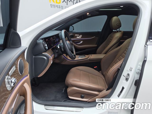 Mercedes-Benz E-Class 2022 — фото 10