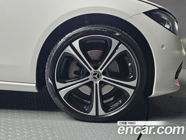 Mercedes-Benz C-Class 2023 — фото 7