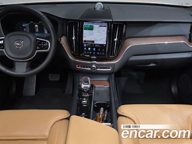 Volvo XC60 2023 — фото 10