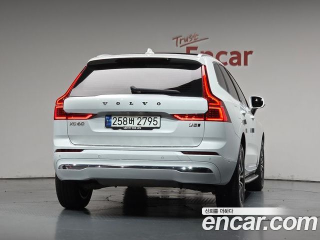 Volvo XC60 2023 — фото 4