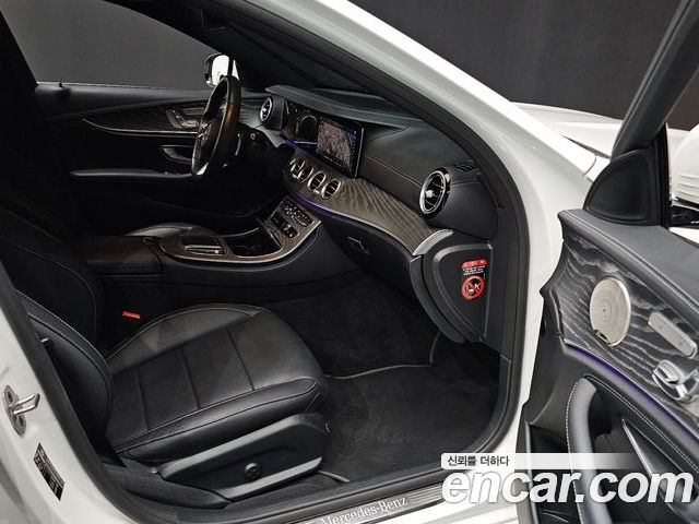 Mercedes-Benz E-Class 2022 — фото 10