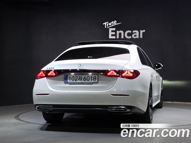 Mercedes-Benz E-Class 2025 — фото 4