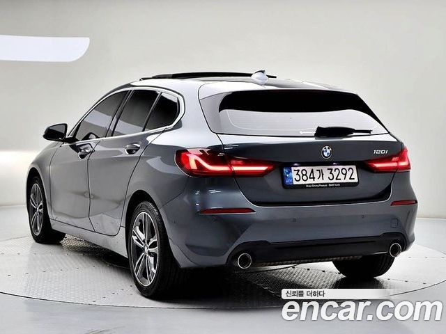BMW 1 Series 2022 — фото 2