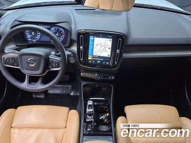 Volvo XC40 2022 — фото 10
