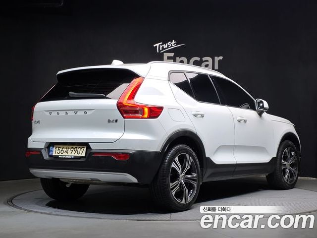 Volvo XC40 2022 — фото 2