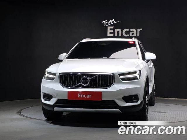Volvo XC40 2022 — фото 3