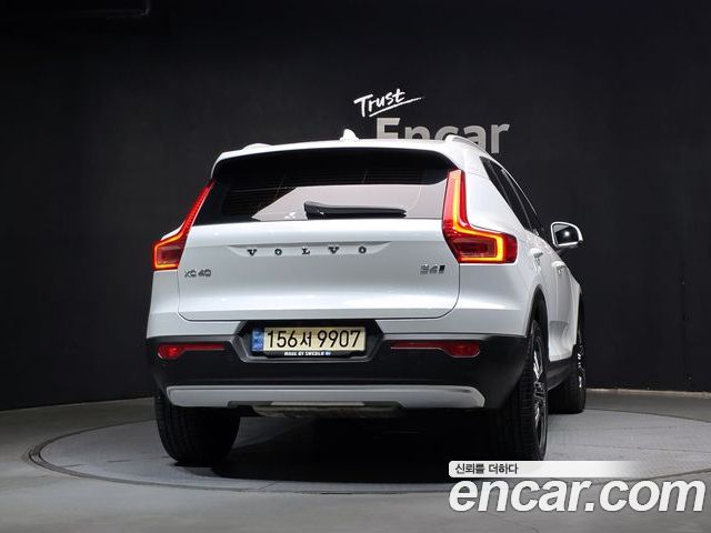 Volvo XC40 2022 — фото 4