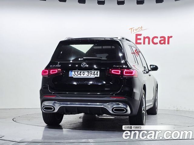 Mercedes-Benz GLB 2023 — фото 4