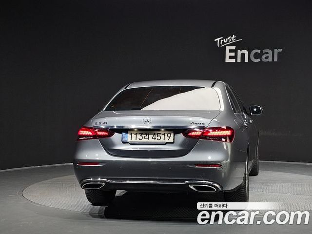 Mercedes-Benz E-Class 2022 — фото 4