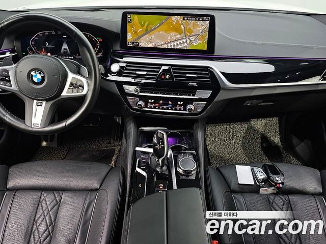 BMW 5 Series 2022 — фото 10