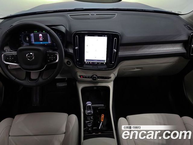 Volvo XC40 2023 — фото 10