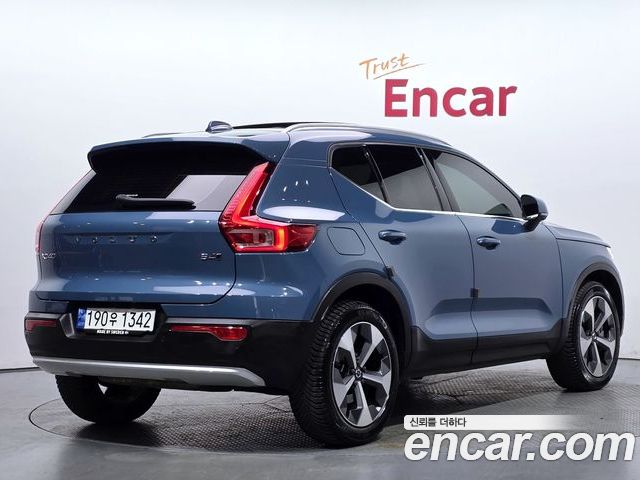 Volvo XC40 2023 — фото 2