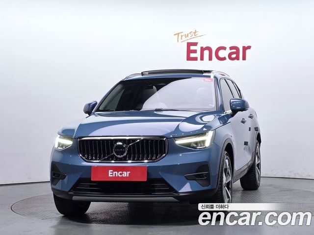 Volvo XC40 2023 — фото 3