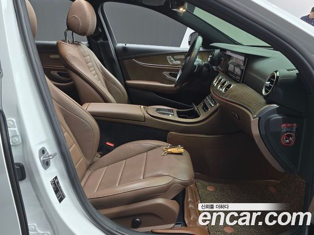 Mercedes-Benz E-Class 2022 — фото 10