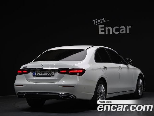Mercedes-Benz E-Class 2022 — фото 2