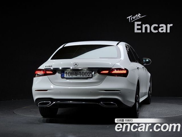 Mercedes-Benz E-Class 2023 — фото 4