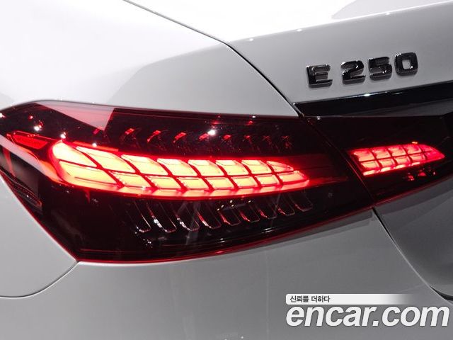 Mercedes-Benz E-Class 2023 — фото 9