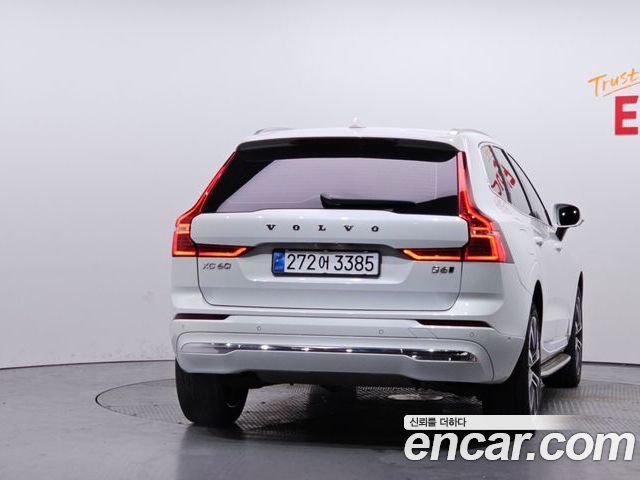Volvo XC60 2022 — фото 4
