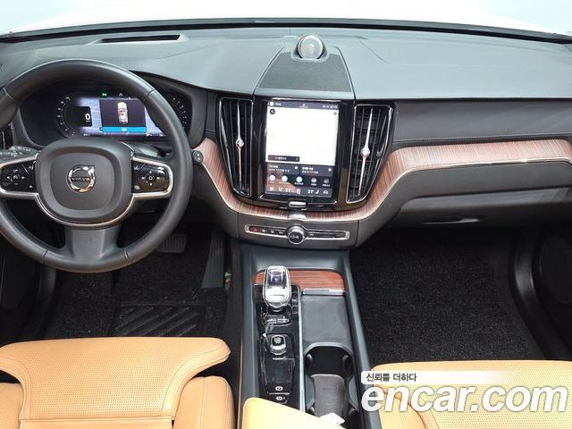 Volvo XC60 2023 — фото 10