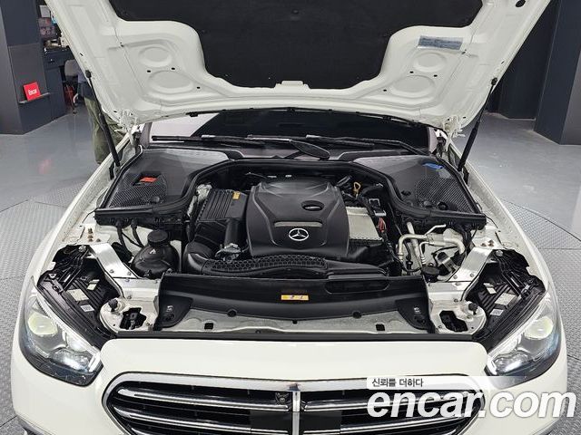 Mercedes-Benz E-Class 2023 — фото 6