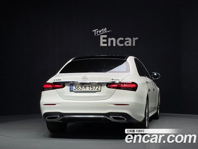 Mercedes-Benz E-Class 2022 — фото 4