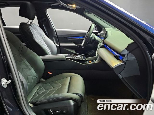 BMW 5 Series 2025 — фото 10
