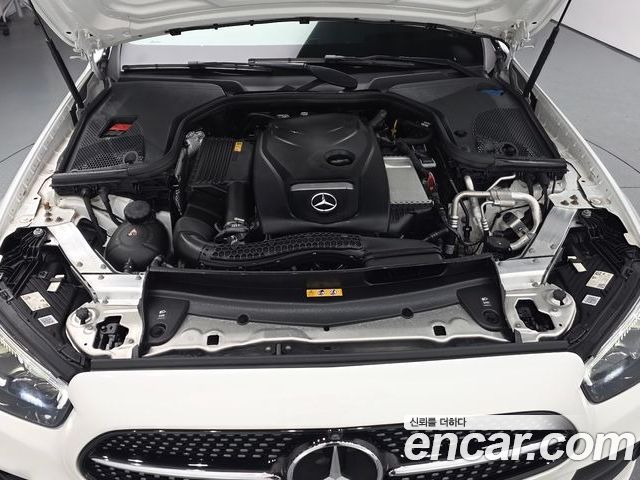 Mercedes-Benz E-Class 2023 — фото 6