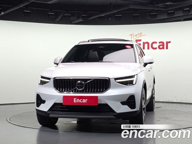 Volvo XC40 2023 — фото 3