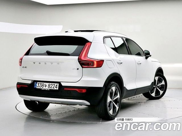 Volvo XC40 2025 — фото 2