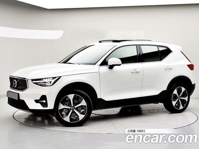 Volvo XC40 2025 — фото 3