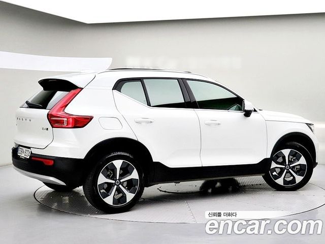 Volvo XC40 2025 — фото 4