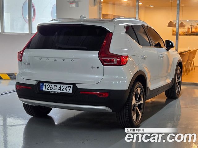 Volvo XC40 2026 — фото 2