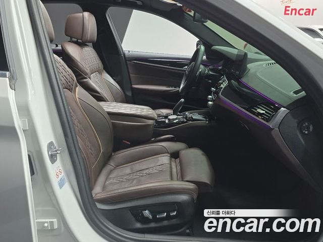 BMW 5 Series 2022 — фото 10