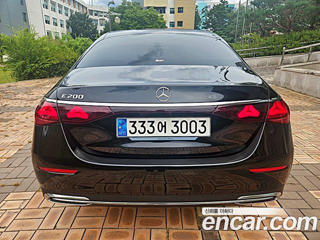 Mercedes-Benz E-Class 2025 — фото 4