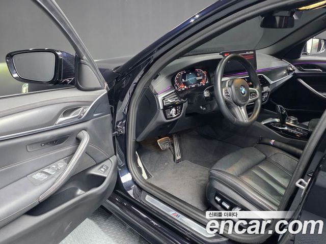 BMW 5 Series 2023 — фото 10