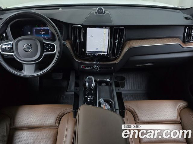 Volvo XC60 2022 — фото 10