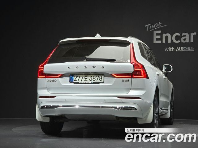 Volvo XC60 2022 — фото 4