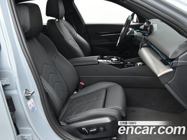 BMW 5 Series 2024 — фото 10