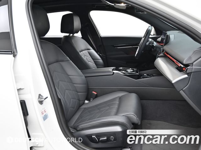 BMW 5 Series 2024 — фото 10