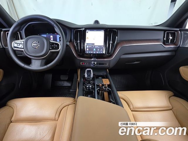 Volvo XC60 2023 — фото 10