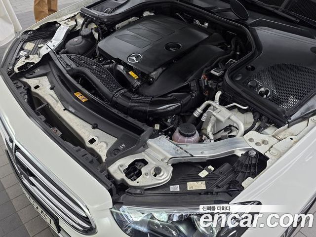 Mercedes-Benz E-Class 2023 — фото 6