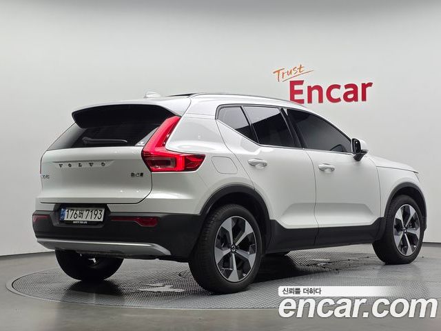 Volvo XC40 2024 — фото 2