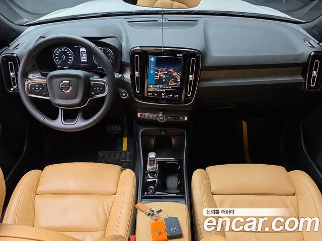 Volvo XC40 2022 — фото 10