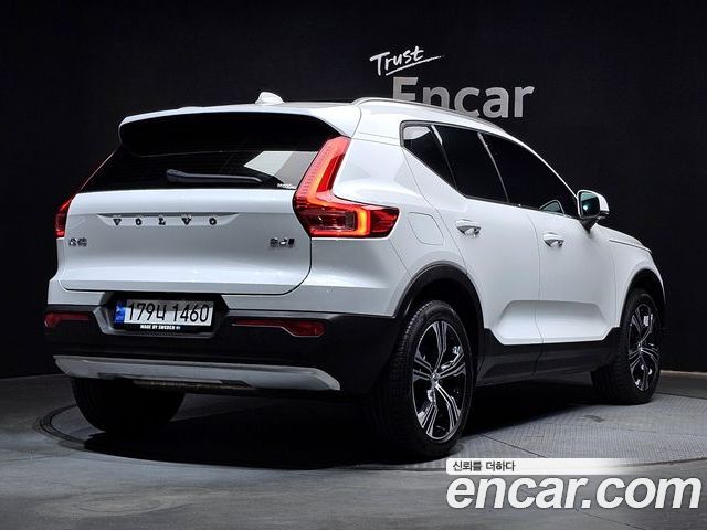 Volvo XC40 2022 — фото 2