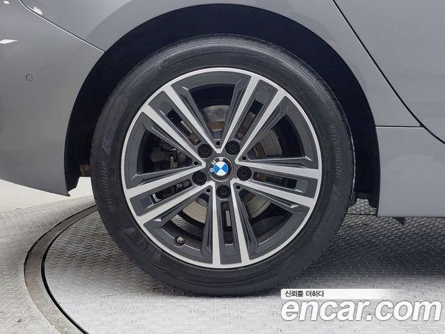BMW 1 Series 2022 — фото 10
