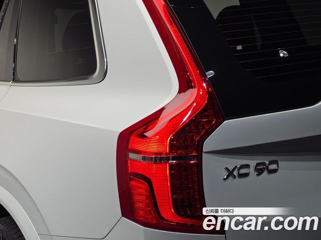 Volvo XC90 2023 — фото 9