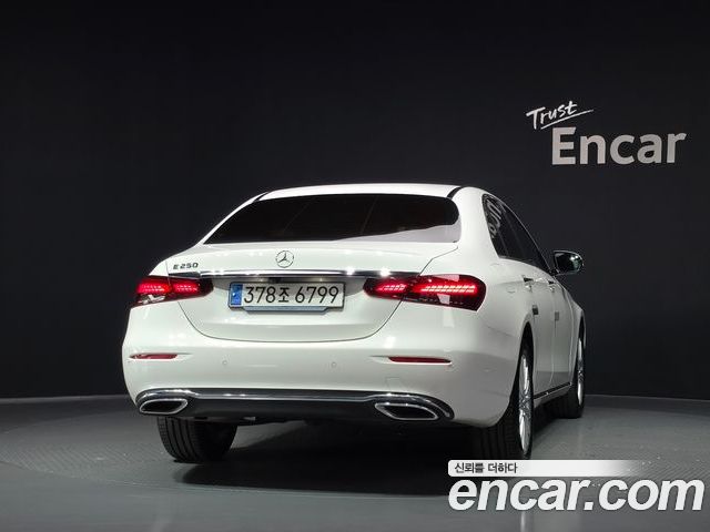 Mercedes-Benz E-Class 2023 — фото 4