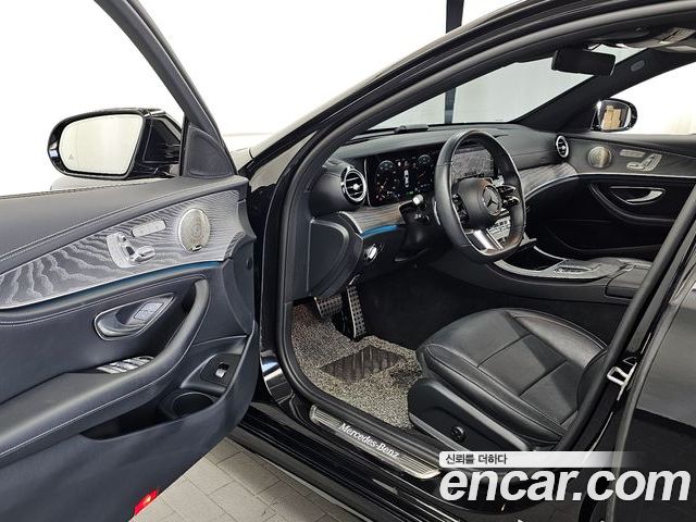 Mercedes-Benz E-Class 2022 — фото 10