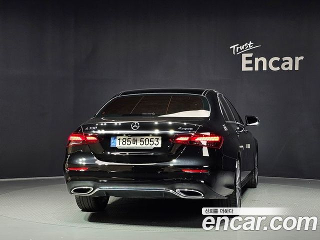 Mercedes-Benz E-Class 2022 — фото 4