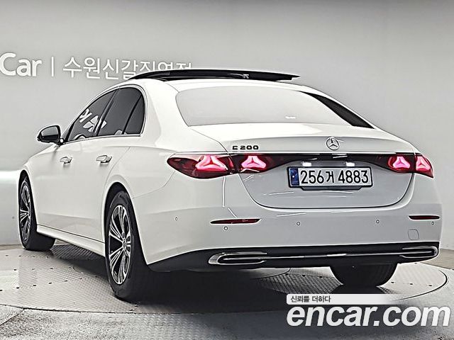 Mercedes-Benz E-Class 2024 — фото 2